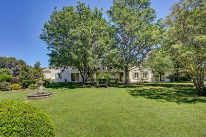 Rental House Aix-en-Provence 17 Rooms 660 m²