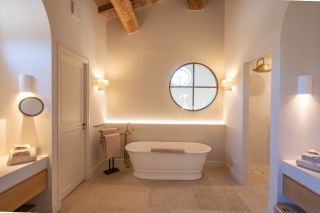 mas 8 Pièces en location saisonnière sur EYGALIERES (13810)