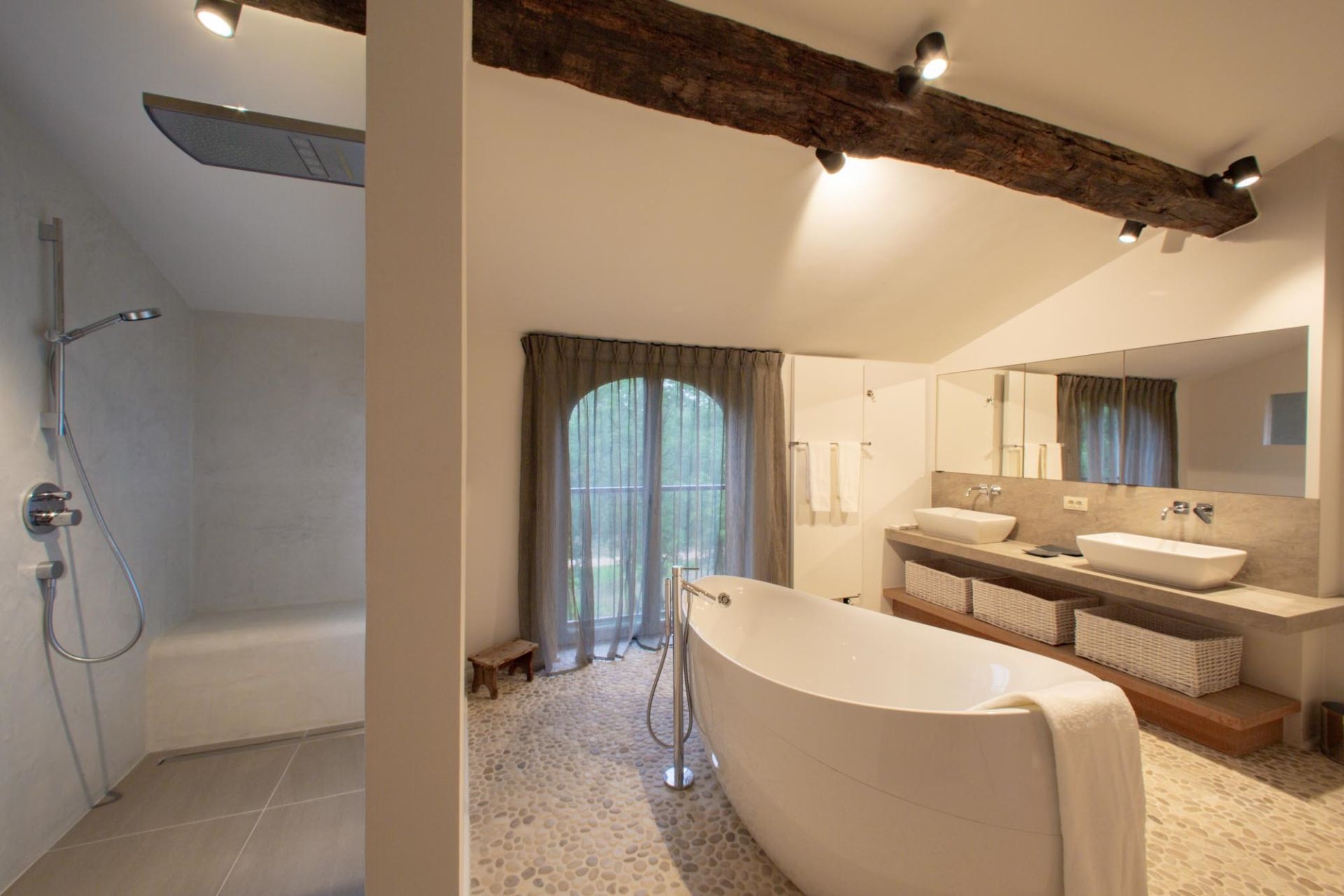 bastide 10 Pièces en location saisonnière sur ST MAXIMIN LA STE BAUME (83470)