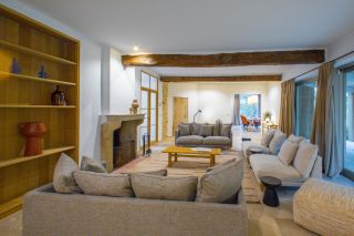 bastide 10 Pièces en location saisonnière sur ST MAXIMIN LA STE BAUME (83470)