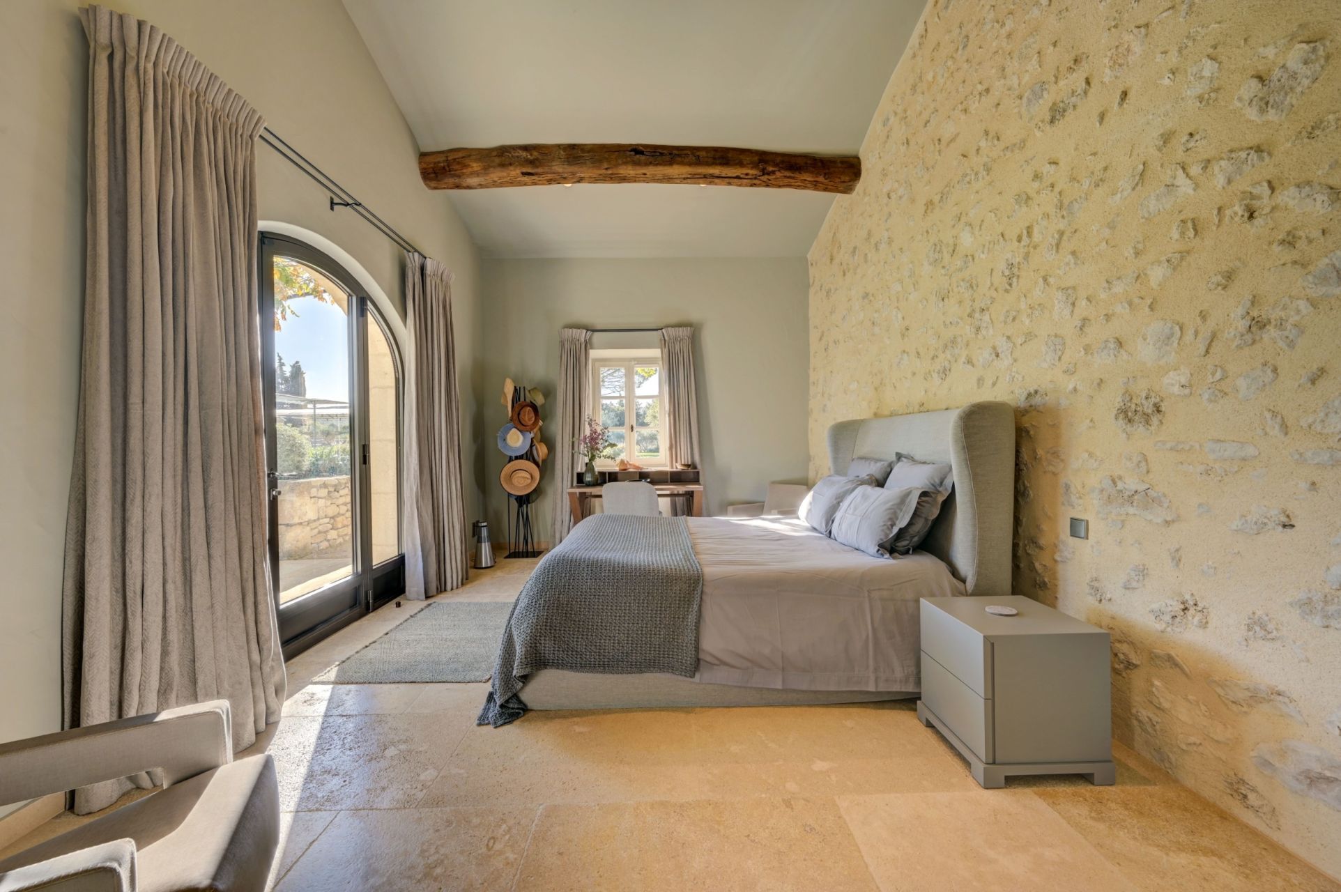 maison 9 Pièces en location saisonnière sur EYGALIERES (13810)