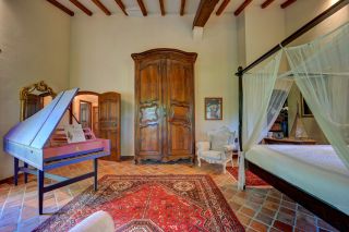 bastide 6 Pièces en location saisonnière sur GRANS (13450)