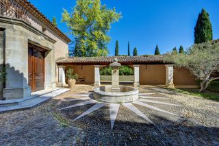 bastide 6 Pièces en location saisonnière sur GRANS (13450)