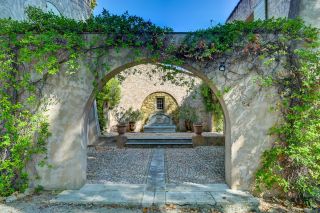 bastide 6 Pièces en location saisonnière sur GRANS (13450)