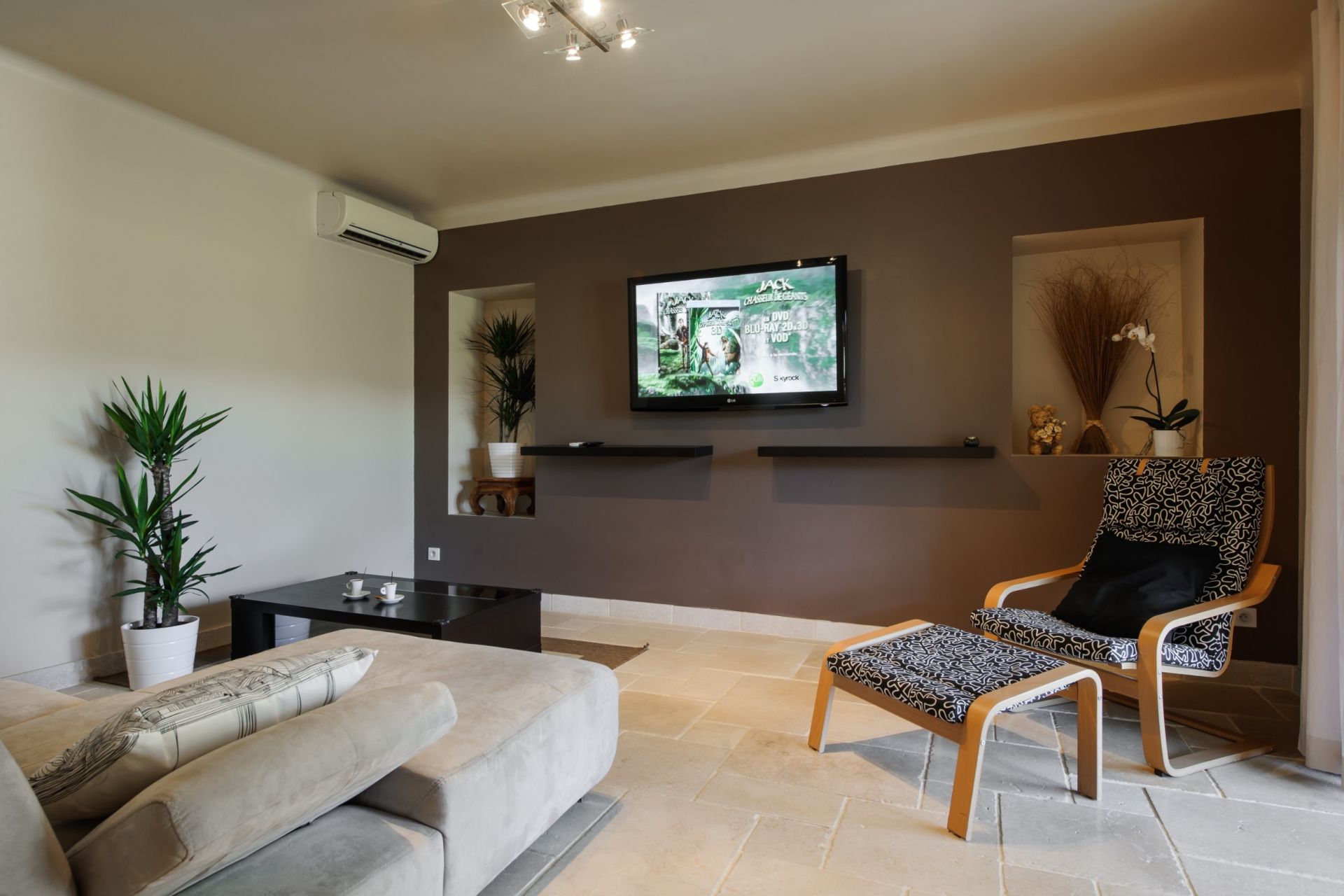 mas 9 Rooms for seasonal rent on ST REMY DE PROVENCE (13210)