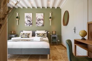 mas 9 Rooms for seasonal rent on ST REMY DE PROVENCE (13210)