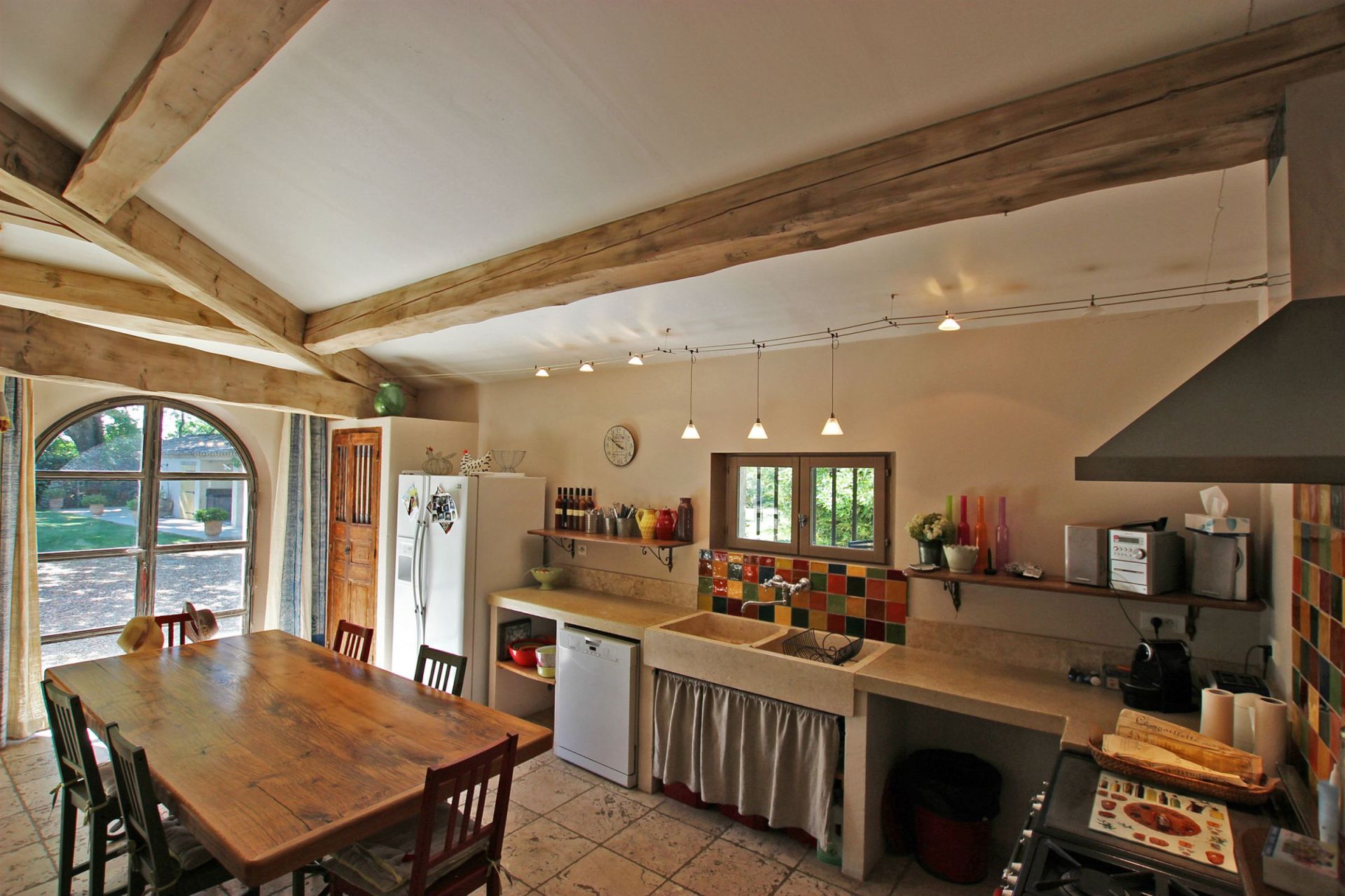 property 10 Rooms for seasonal rent on ST ETIENNE DU GRES (13103)