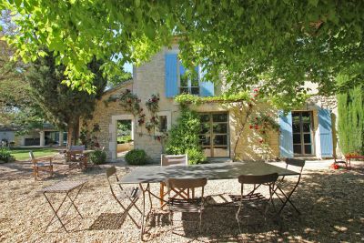 Rental Property Saint-Étienne-du-Grès 10&nbsp;Rooms 400&nbsp;m²