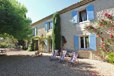 Rental Property Saint-Étienne-du-Grès 10&nbsp;Rooms 400&nbsp;m²