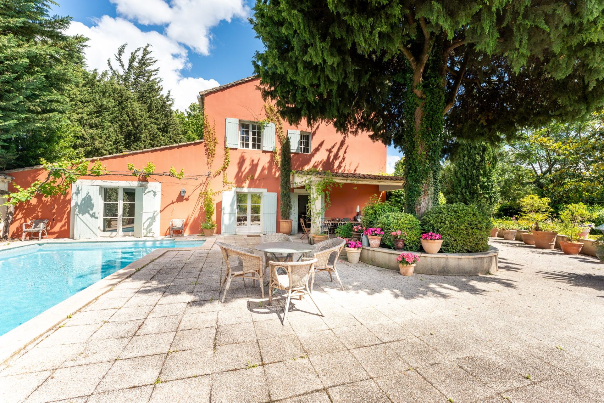 house 8 Rooms for sale on MAILLANE (13910)