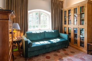 house 8 Rooms for sale on MAILLANE (13910)