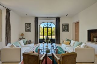 bastide 12 Rooms for seasonal rent on CABRIES (13480)