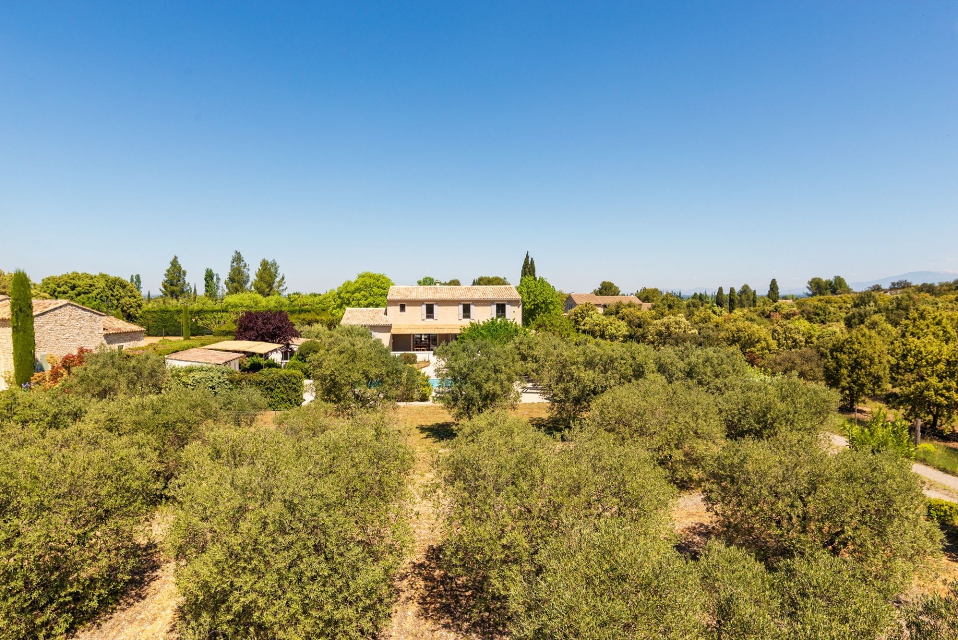 mas 6 Rooms for seasonal rent on EYGALIERES (13810)