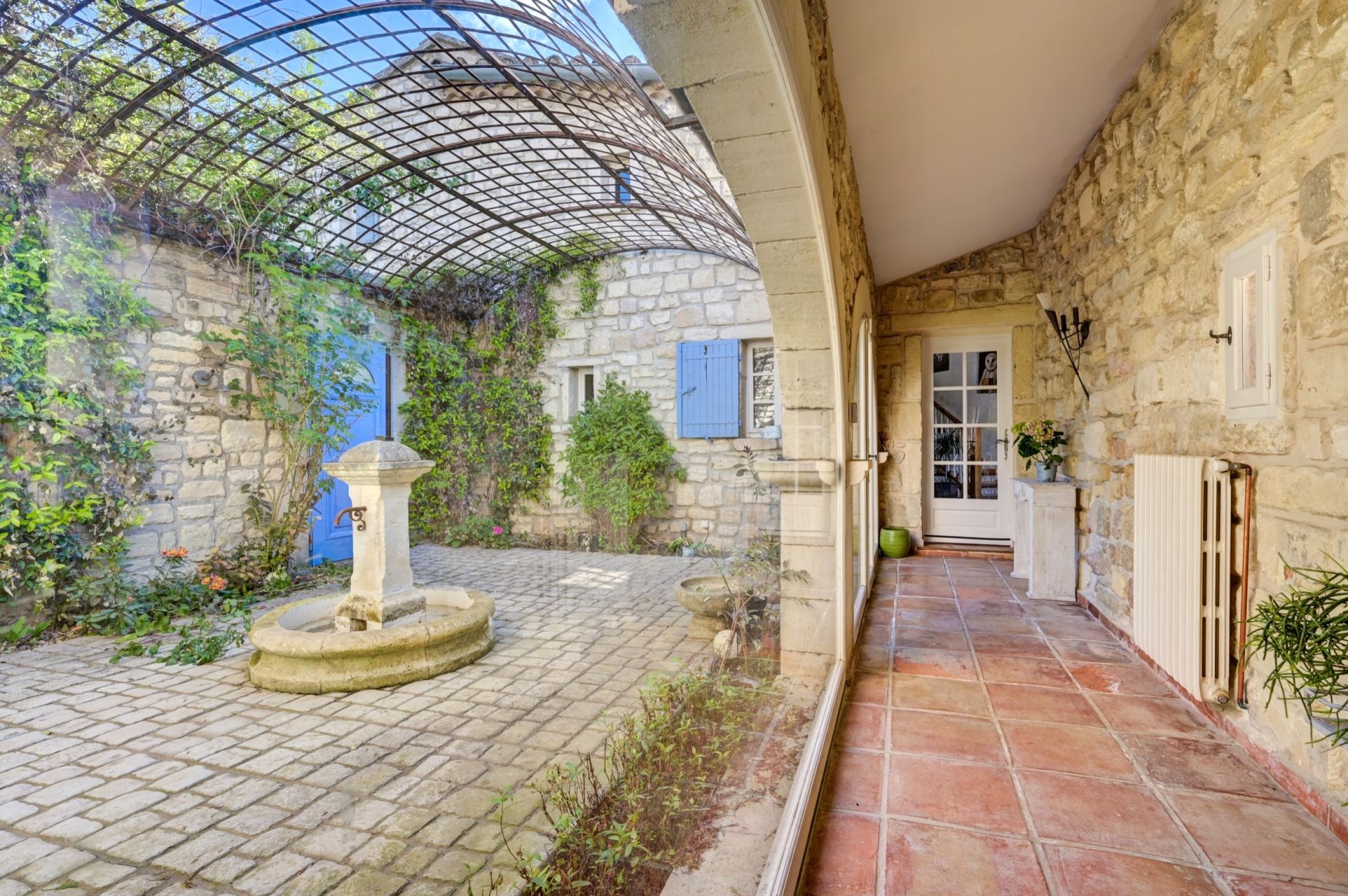 house 9 Rooms for sale on ARLES (13200)