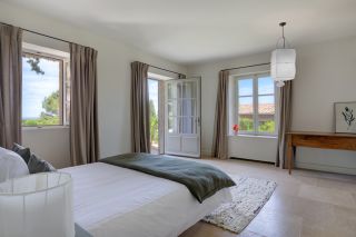 mas 10 Pièces en location saisonnière sur EYGALIERES (13810)