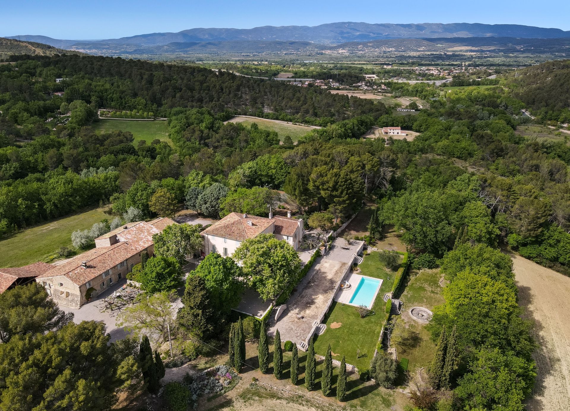 house 12 Rooms for sale on AIX EN PROVENCE (13100)