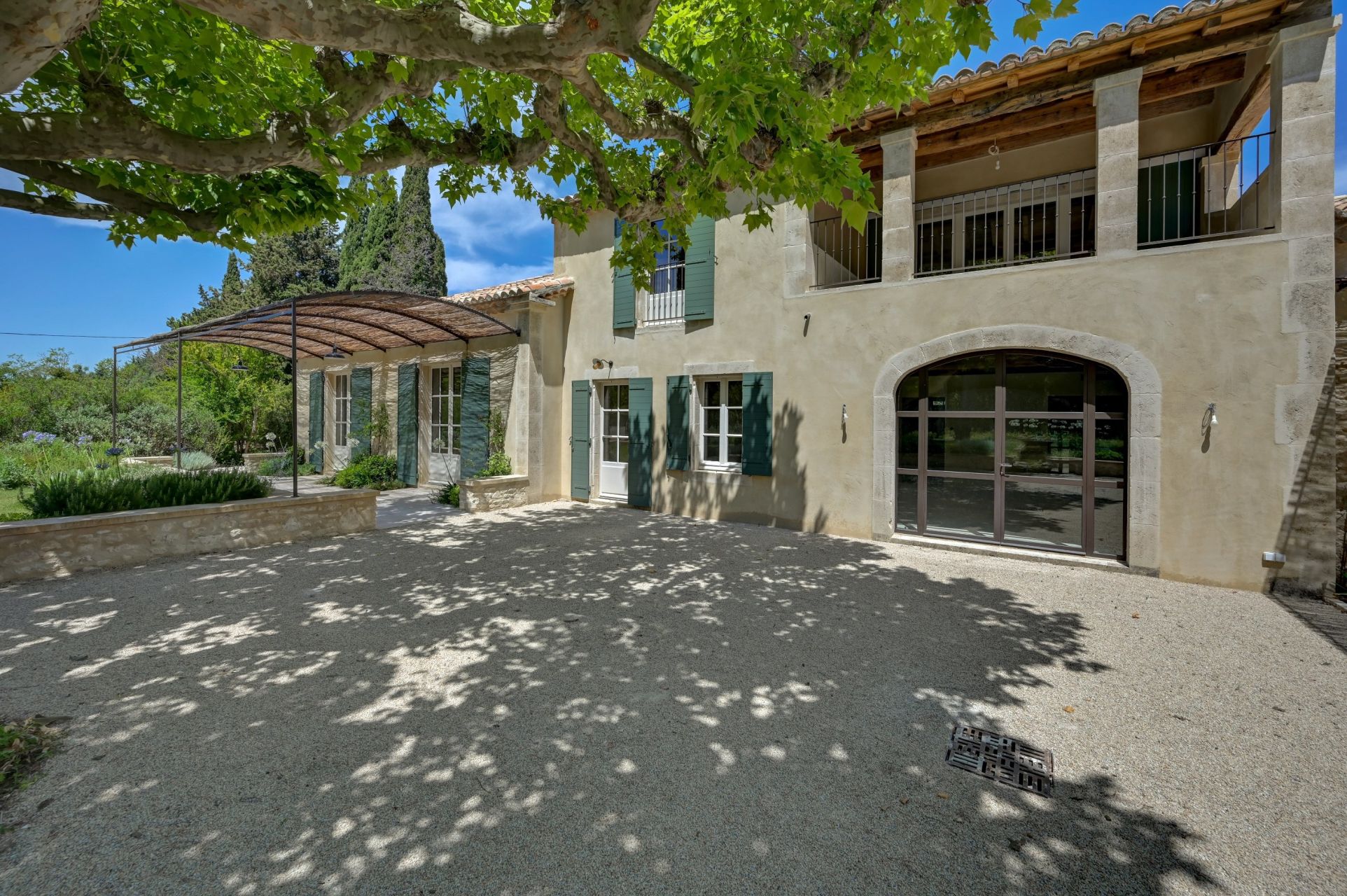 house 8 Rooms for sale on EYGALIERES (13810)