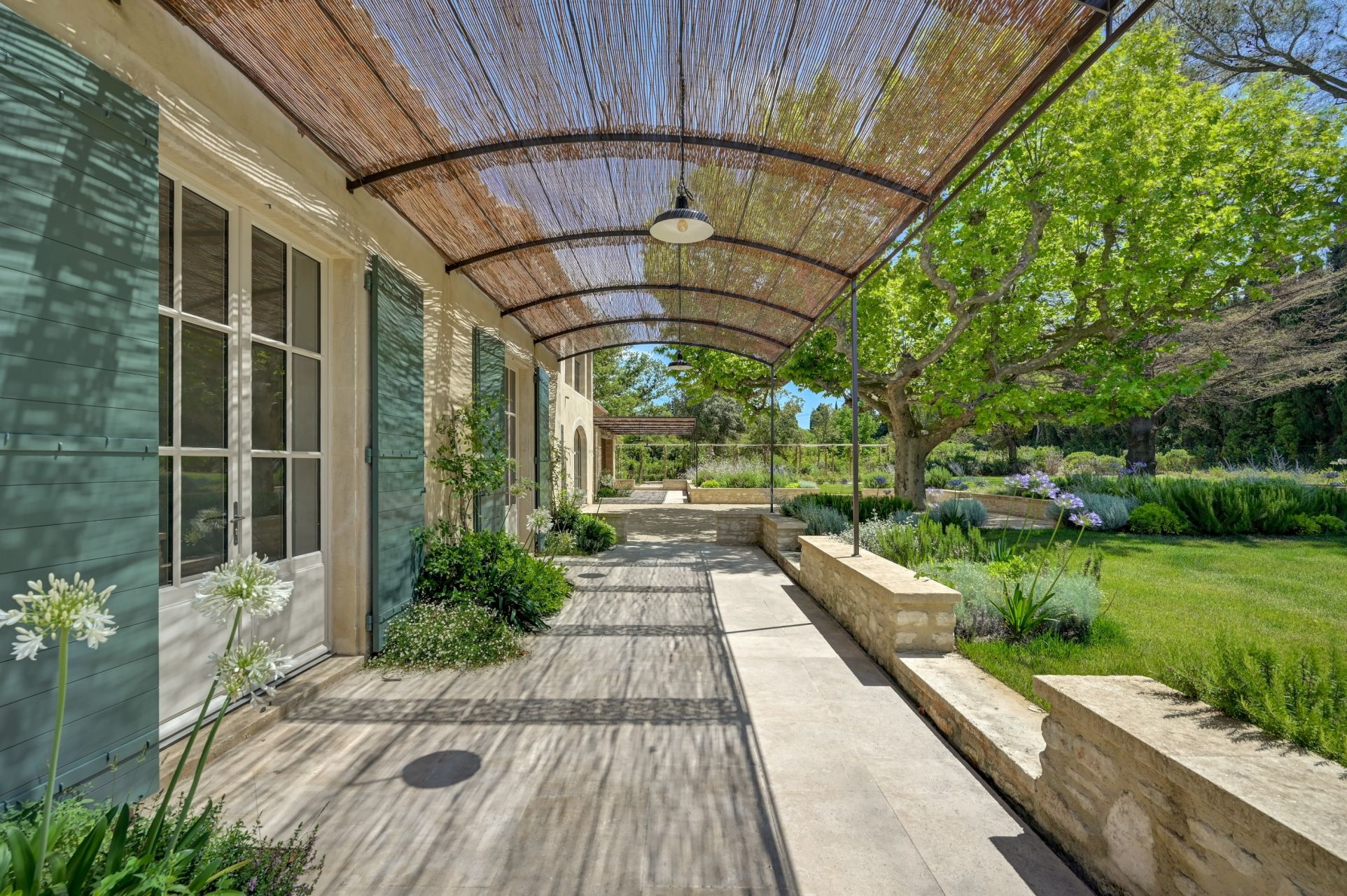 house 8 Rooms for sale on EYGALIERES (13810)