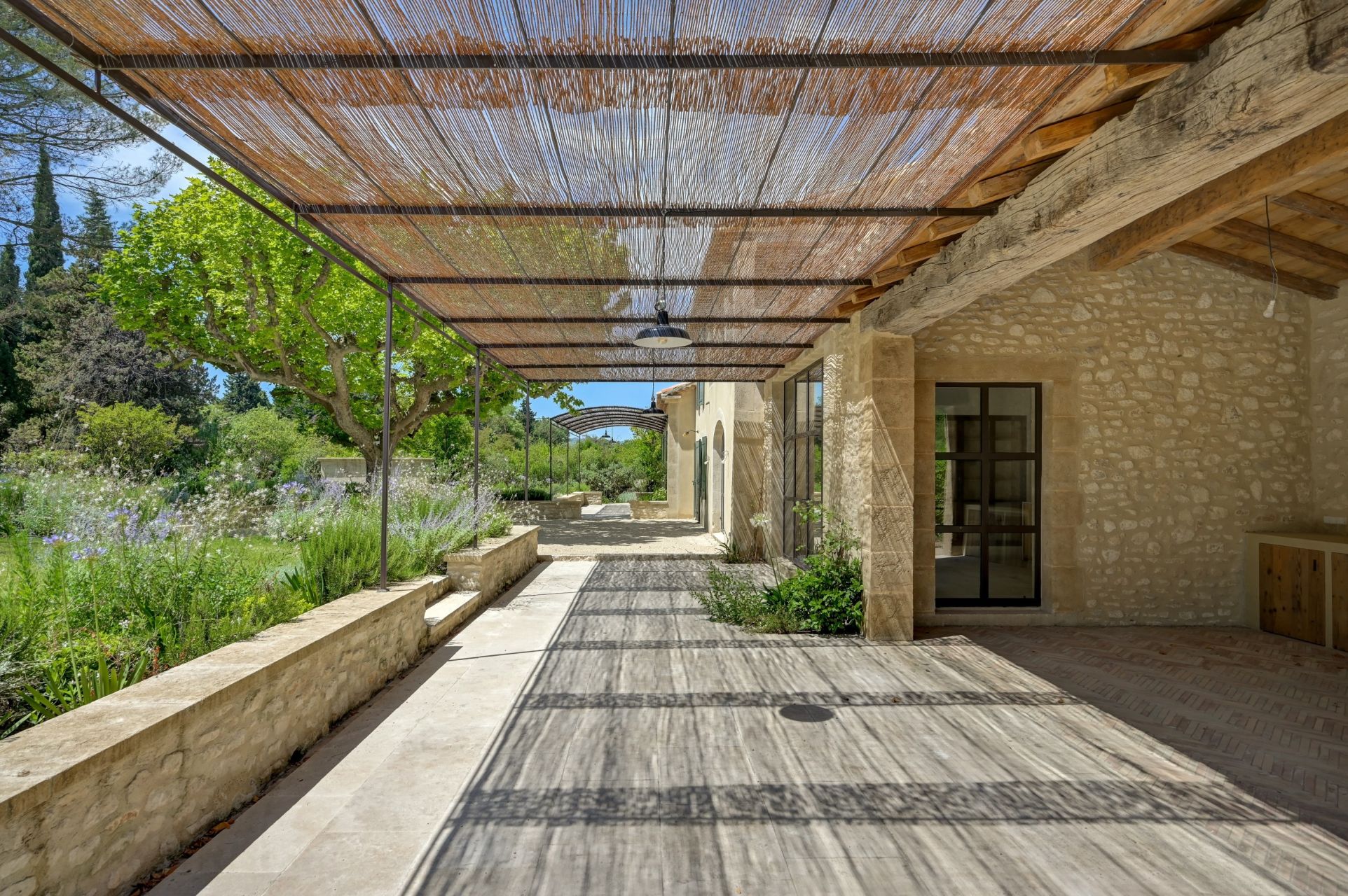 house 8 Rooms for sale on EYGALIERES (13810)