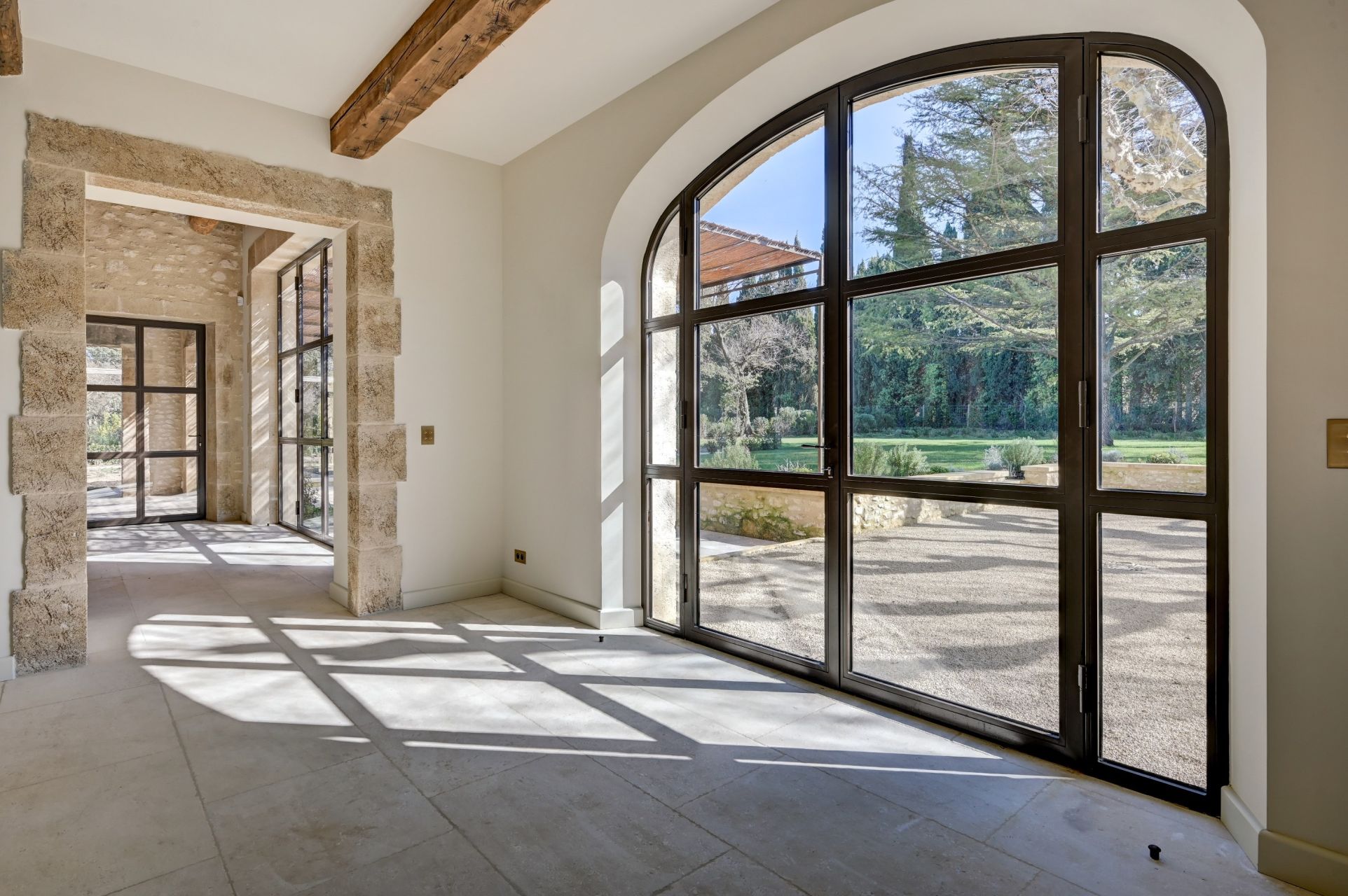 house 8 Rooms for sale on EYGALIERES (13810)