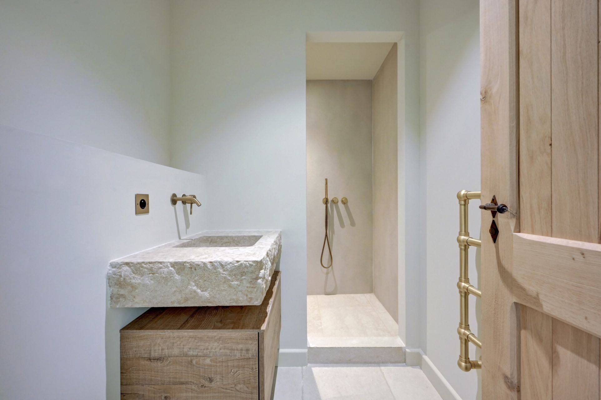 house 8 Rooms for sale on EYGALIERES (13810)