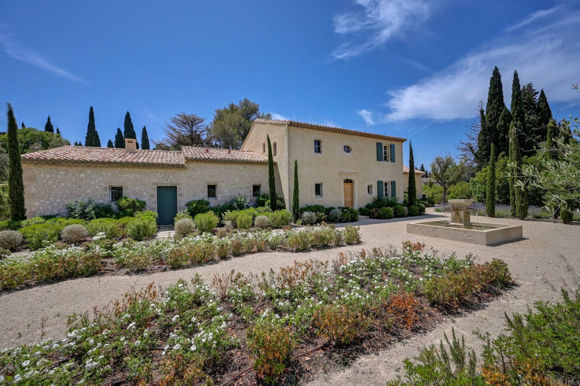 house 8 Rooms for sale on EYGALIERES (13810)