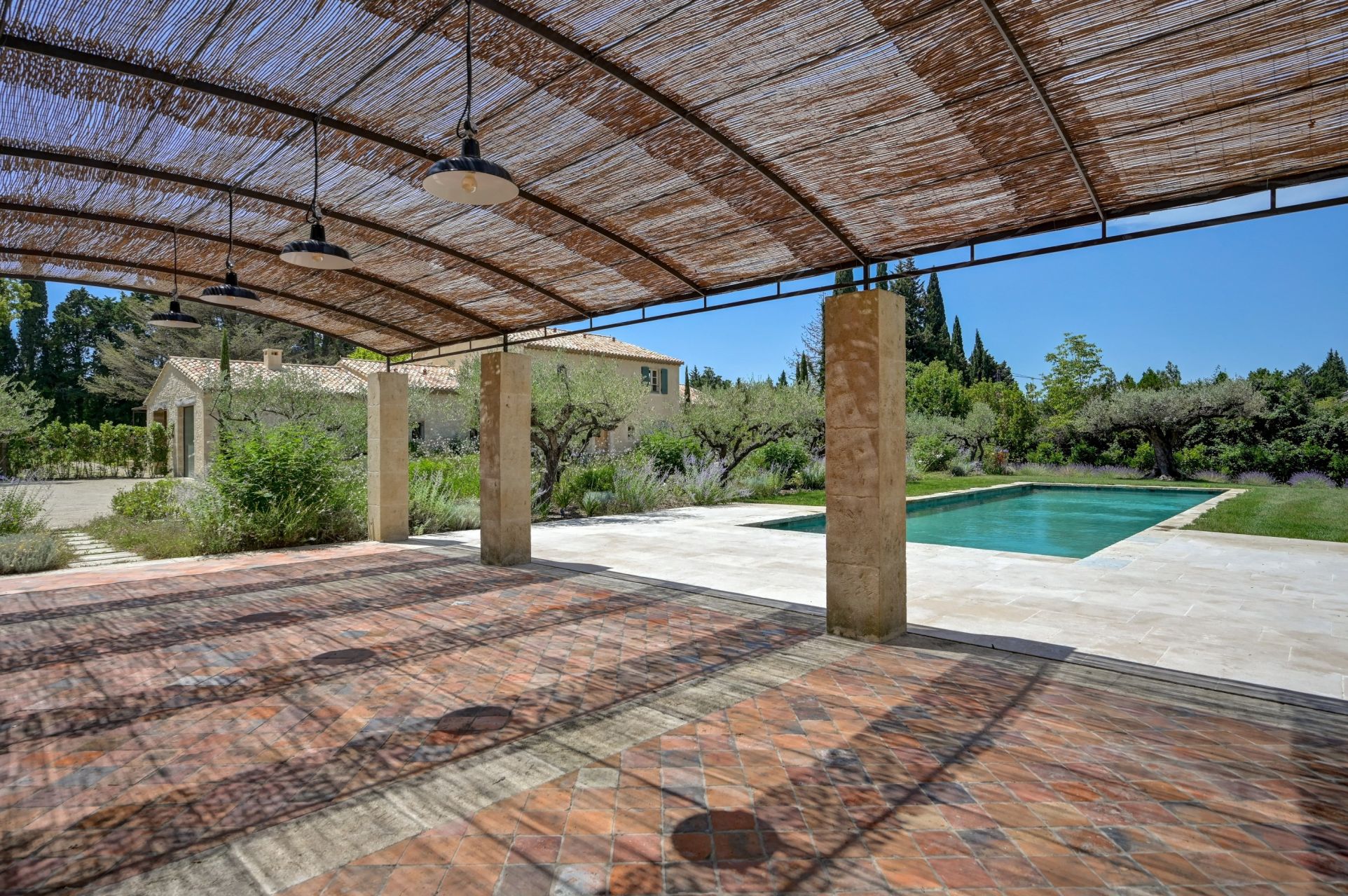 house 8 Rooms for sale on EYGALIERES (13810)