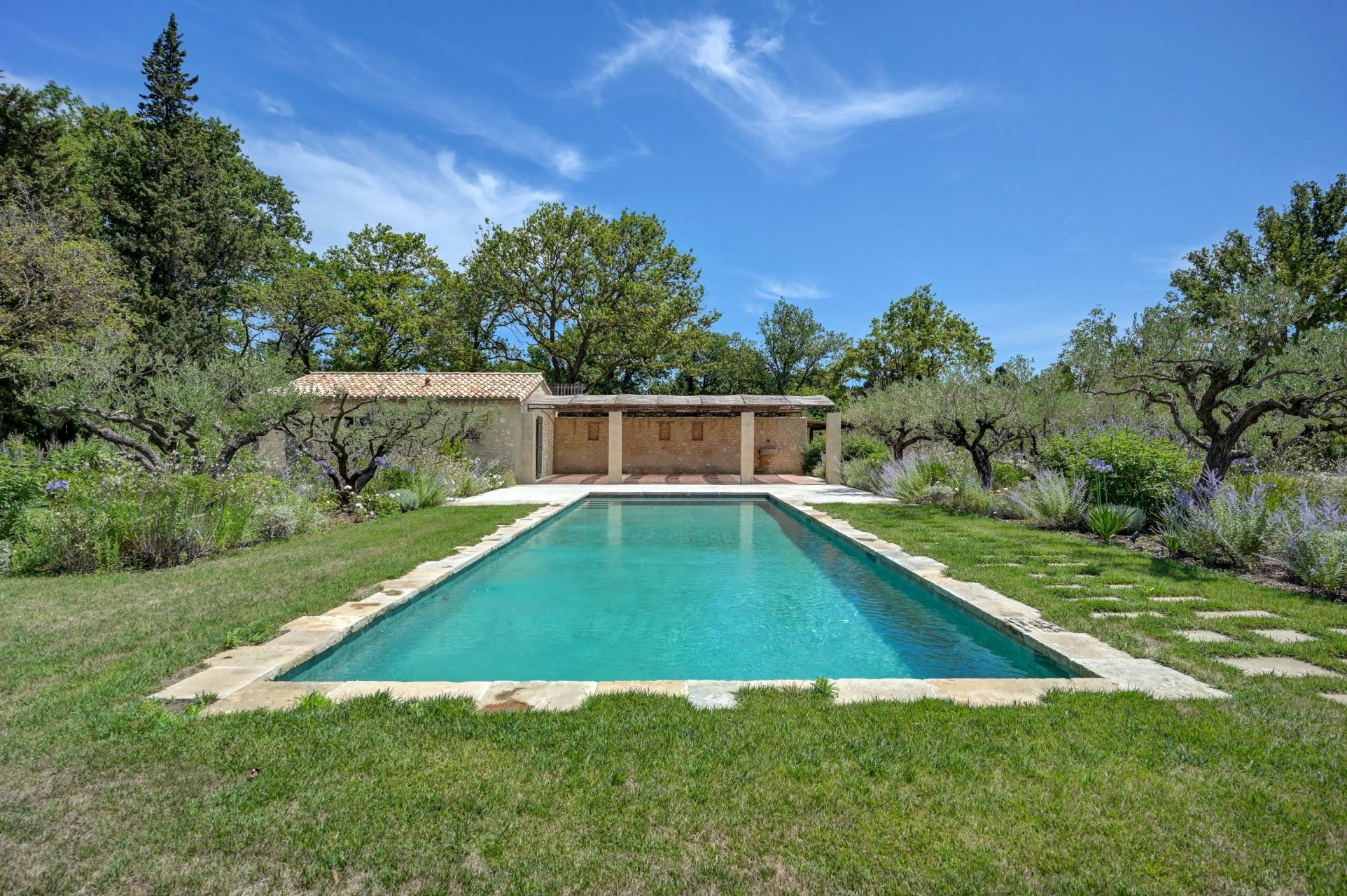 house 8 Rooms for sale on EYGALIERES (13810)