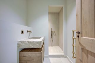 house 8 Rooms for sale on EYGALIERES (13810)