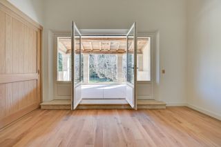 house 8 Rooms for sale on EYGALIERES (13810)