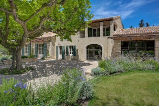 house 8 Rooms for sale on EYGALIERES (13810)