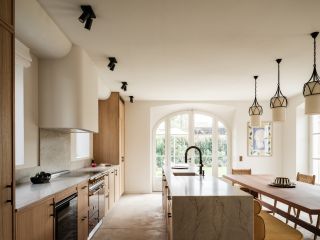 mas 7 Rooms for sale on EYGALIERES (13810)