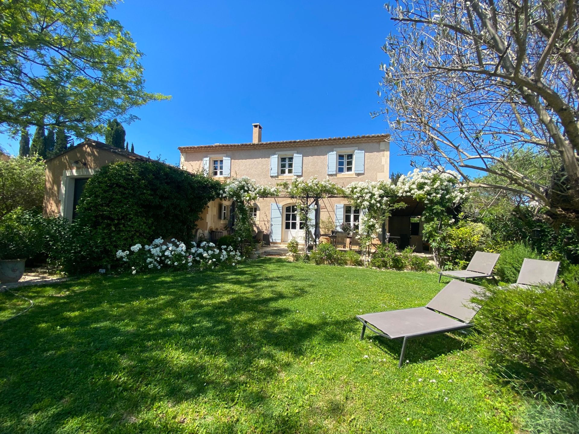 house 6 Rooms for sale on PARADOU (13520)