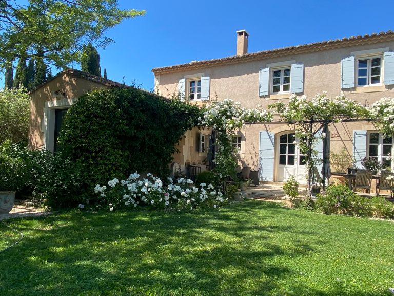 house 6 Rooms for sale on PARADOU (13520)
