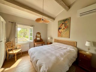house 6 Rooms for sale on PARADOU (13520)