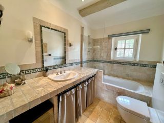 house 6 Rooms for sale on PARADOU (13520)