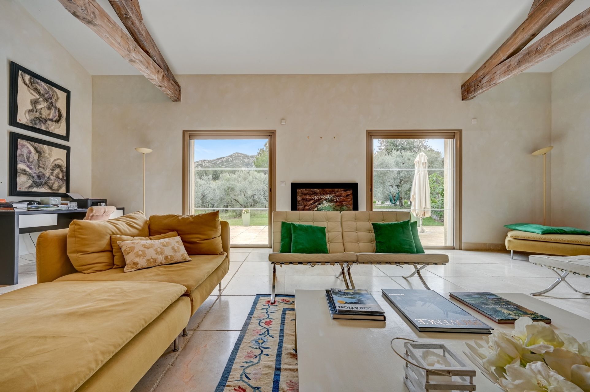 house 6 Rooms for sale on EYGALIERES (13810)