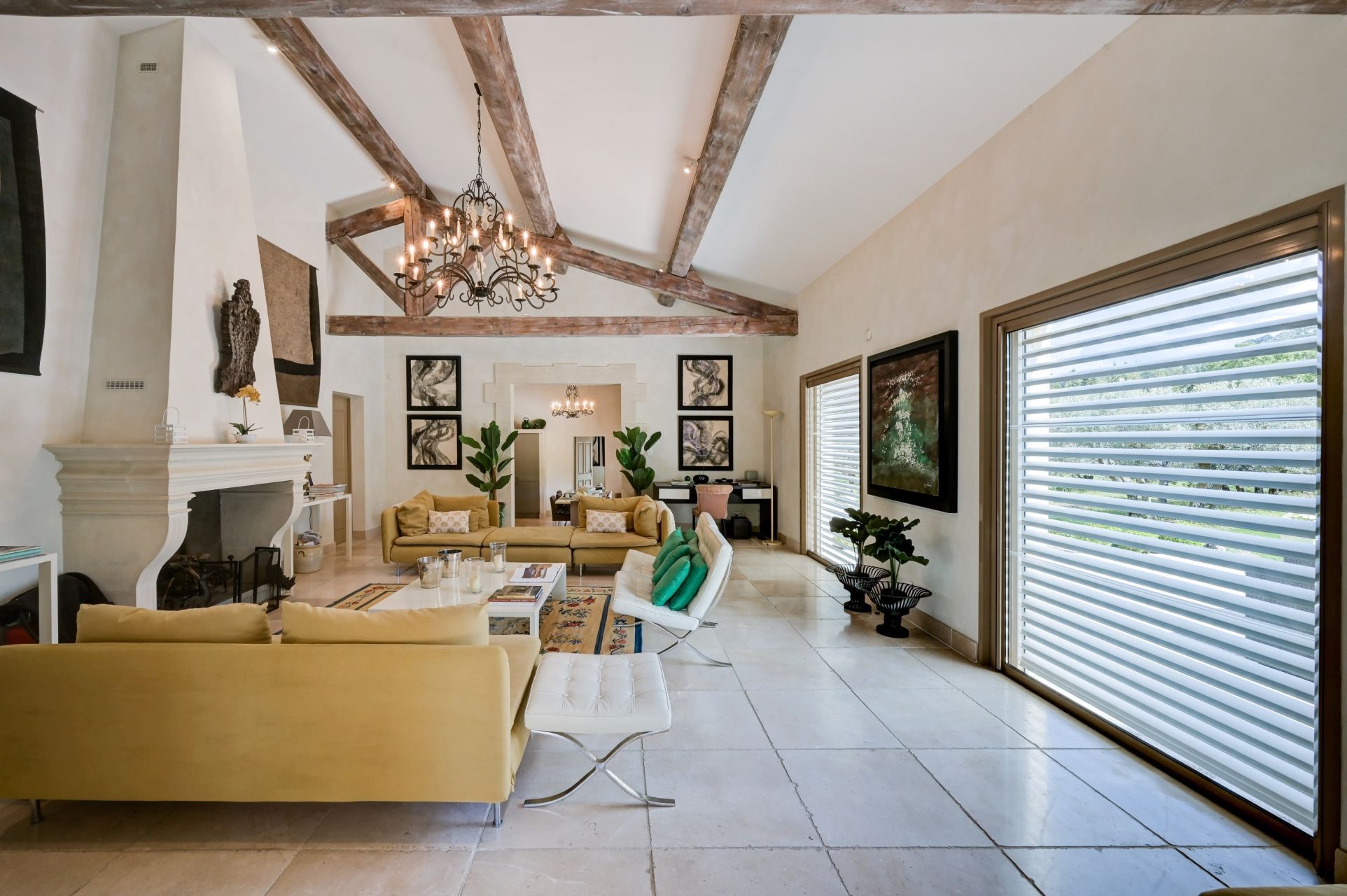 house 6 Rooms for sale on EYGALIERES (13810)