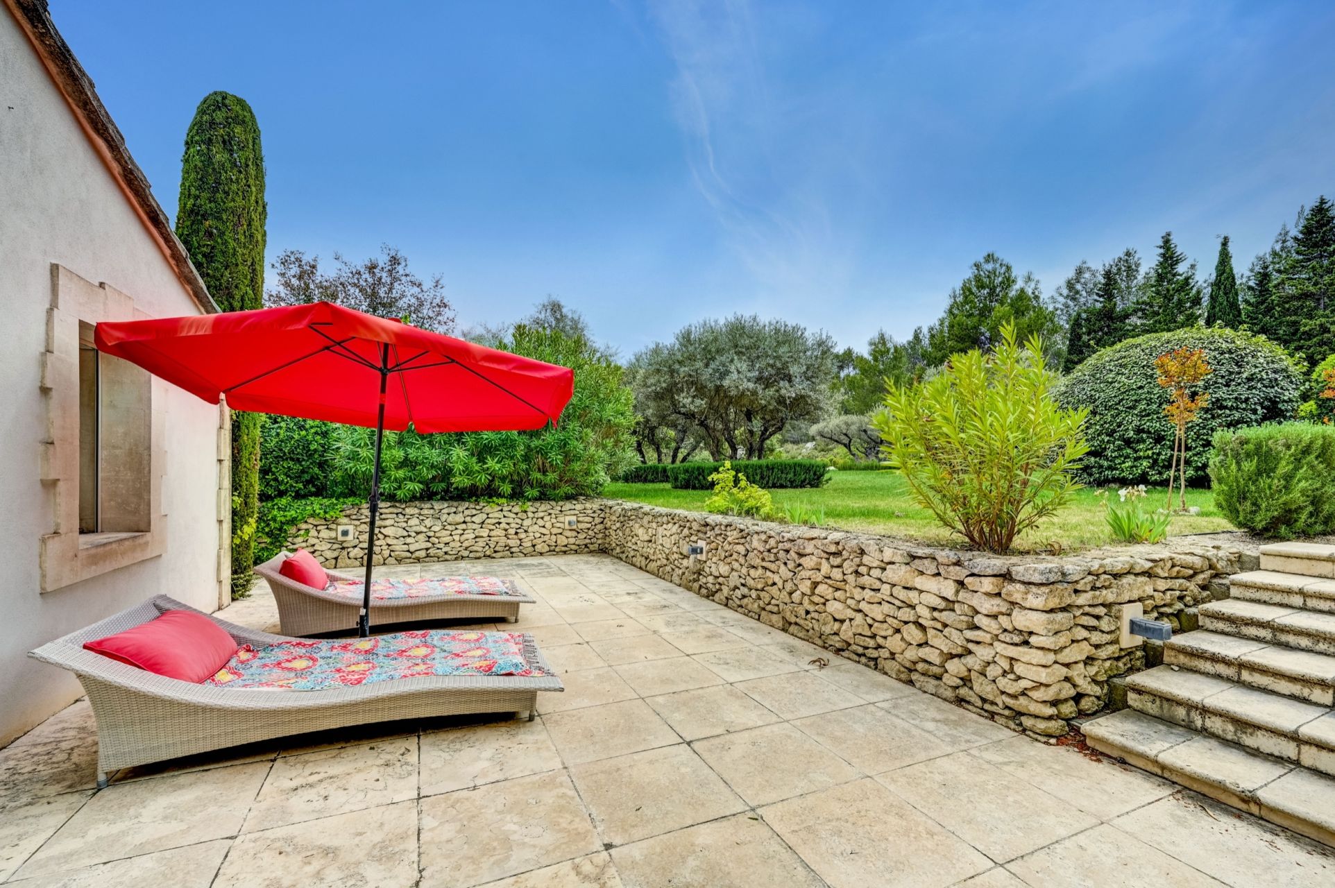 house 6 Rooms for sale on EYGALIERES (13810)