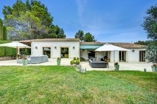 house 6 Rooms for sale on EYGALIERES (13810)