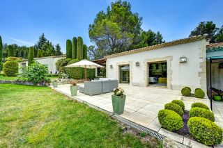 house 6 Rooms for sale on EYGALIERES (13810)