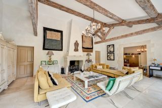 house 6 Rooms for sale on EYGALIERES (13810)