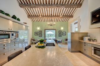 house 6 Rooms for sale on EYGALIERES (13810)