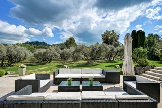 house 6 Rooms for sale on EYGALIERES (13810)