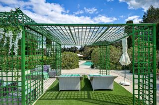 house 6 Rooms for sale on EYGALIERES (13810)