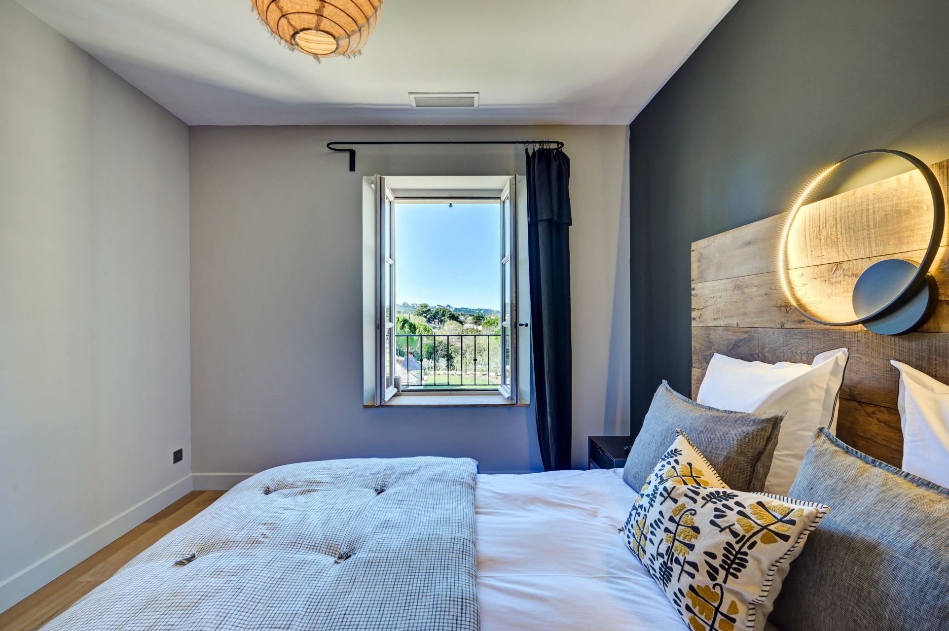 mas 8 Rooms for seasonal rent on ST REMY DE PROVENCE (13210)