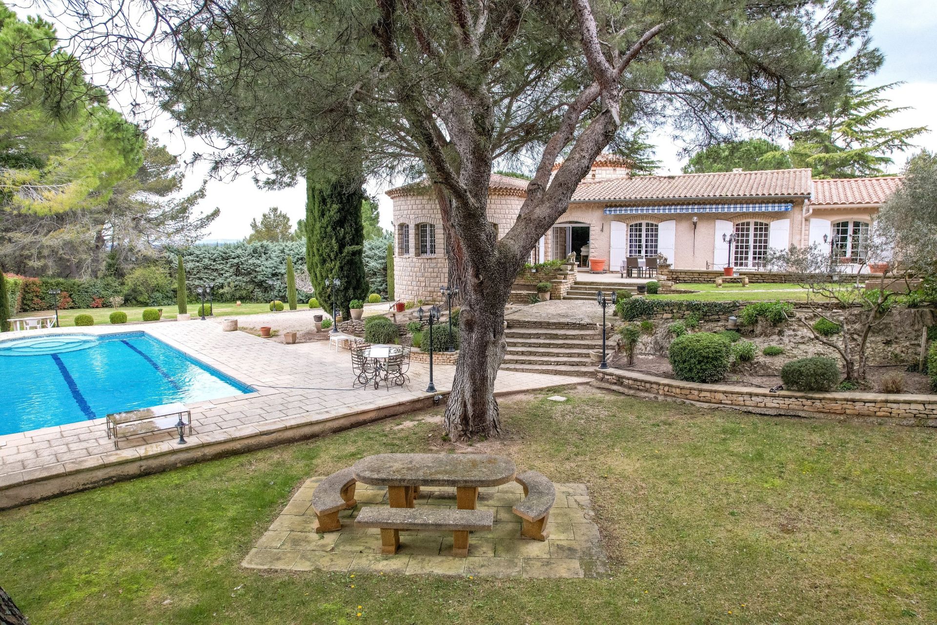 house 6 Rooms for sale on PLAN D ORGON (13750)