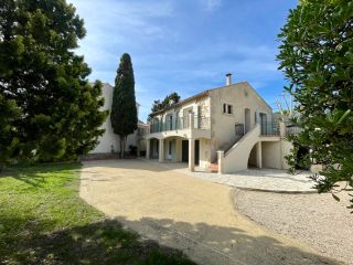 house 4 Rooms for sale on MAILLANE (13910)