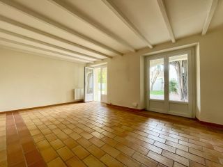 house 4 Rooms for sale on MAILLANE (13910)