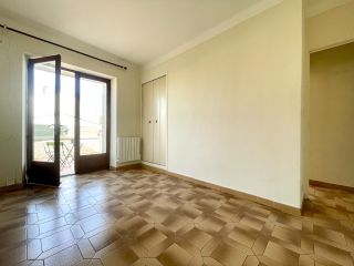 house 4 Rooms for sale on MAILLANE (13910)